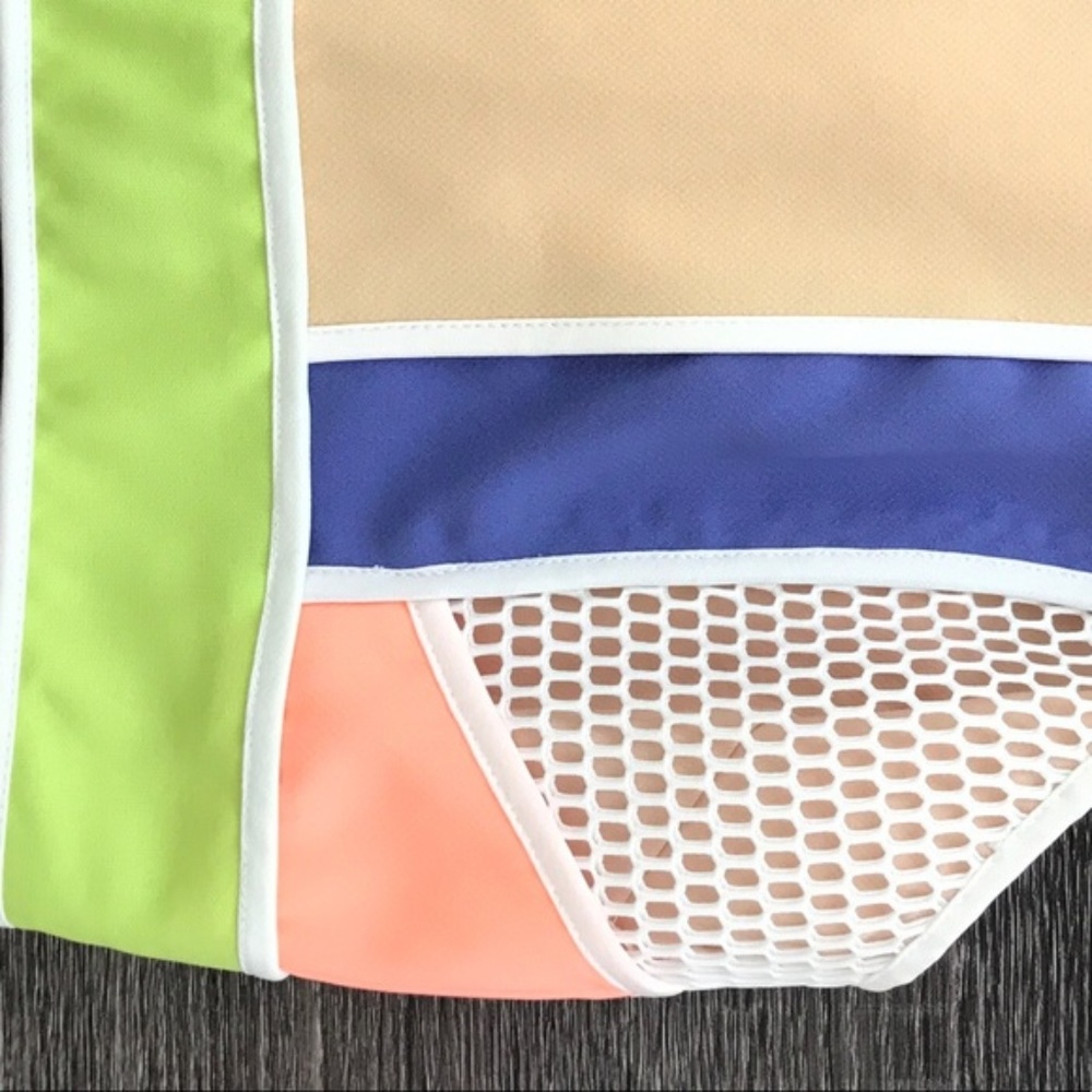 Color Block Crop Top - Picture 4 of 5